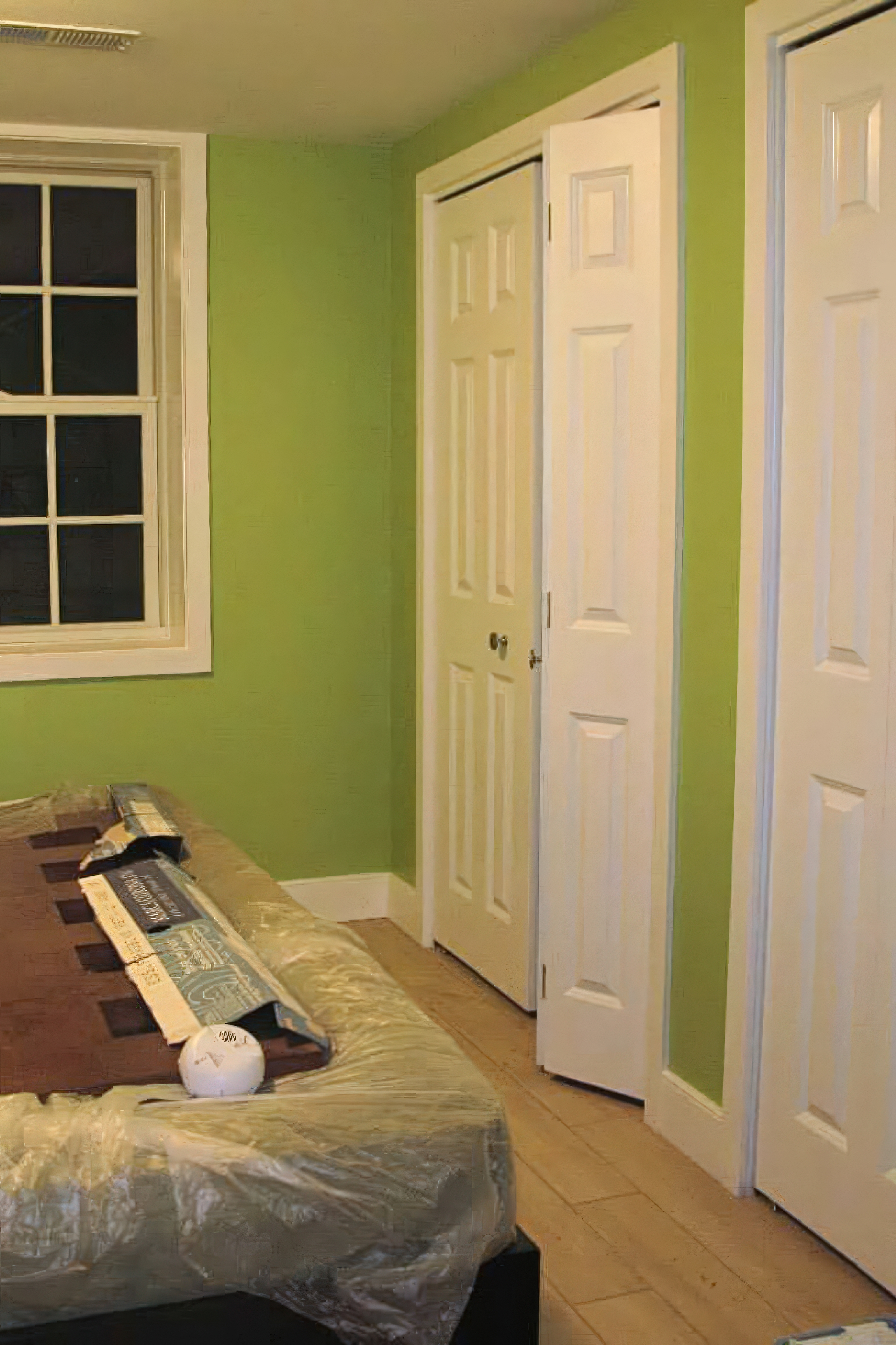 Finished bedroom with hardwood floors and new closet doors in Philadelphia rowhome